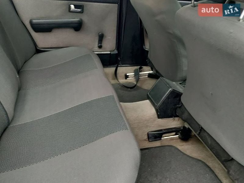 Седан Audi 100 1988 в Днепре