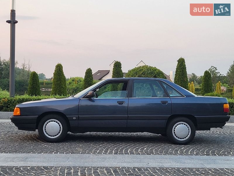 Седан Audi 100 1988 в Днепре