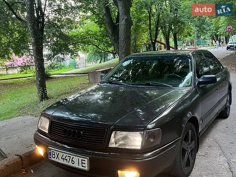 Audi 100