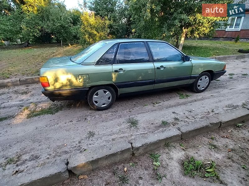 Седан Audi 100 1983 в Володимирі
