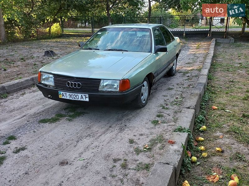 Седан Audi 100 1983 в Володимирі