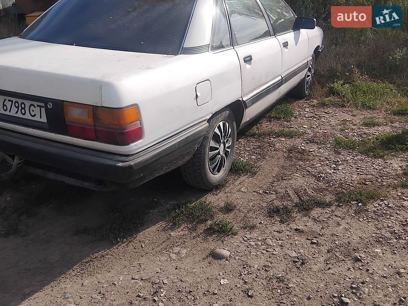 Седан Audi 100 1987 в Чернівцях