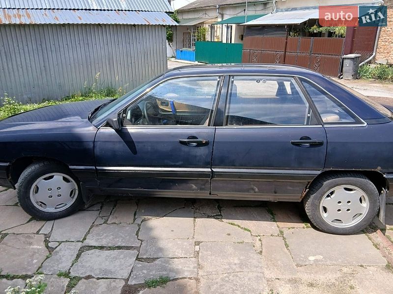 Седан Audi 100 1984 в Микулинцах