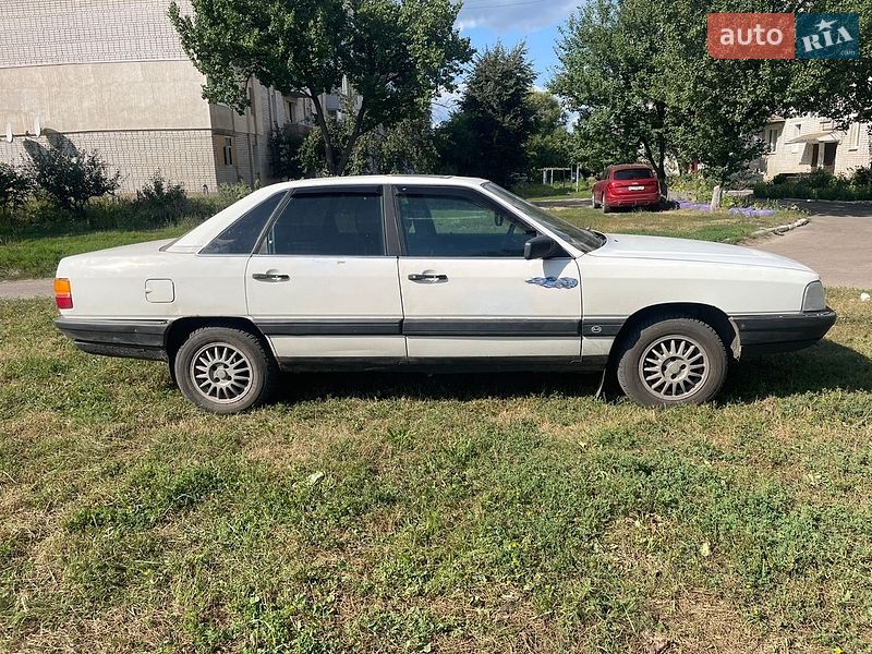 Седан Audi 100 1986 в Глухові
