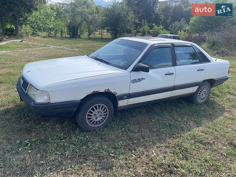 Седан Audi 100 1986 в Глухові