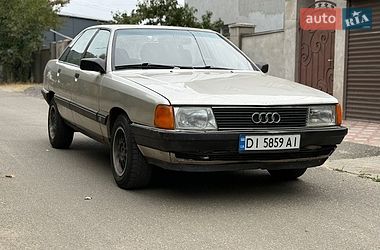 Седан Audi 100 1988 в Одессе