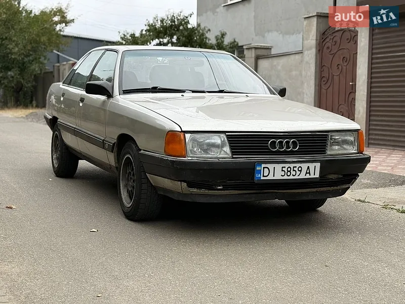 Audi 100