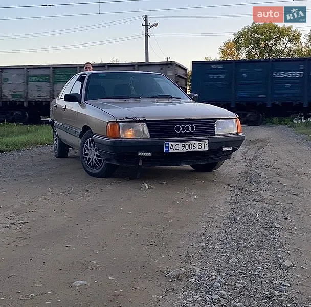 Audi 100 1983