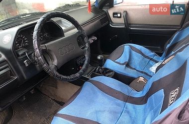 Седан Audi 100 1986 в Спасі