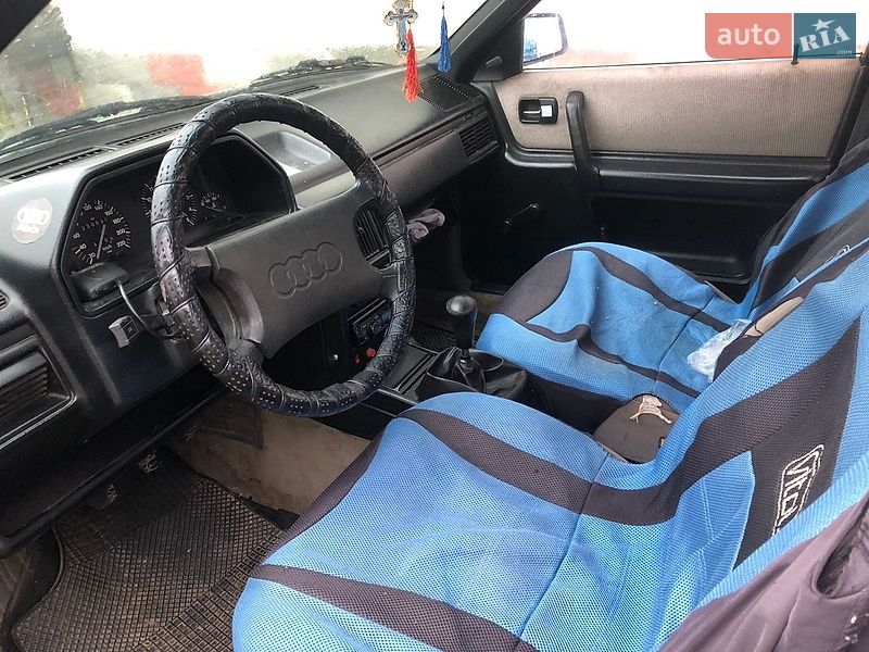 Седан Audi 100 1986 в Спасі