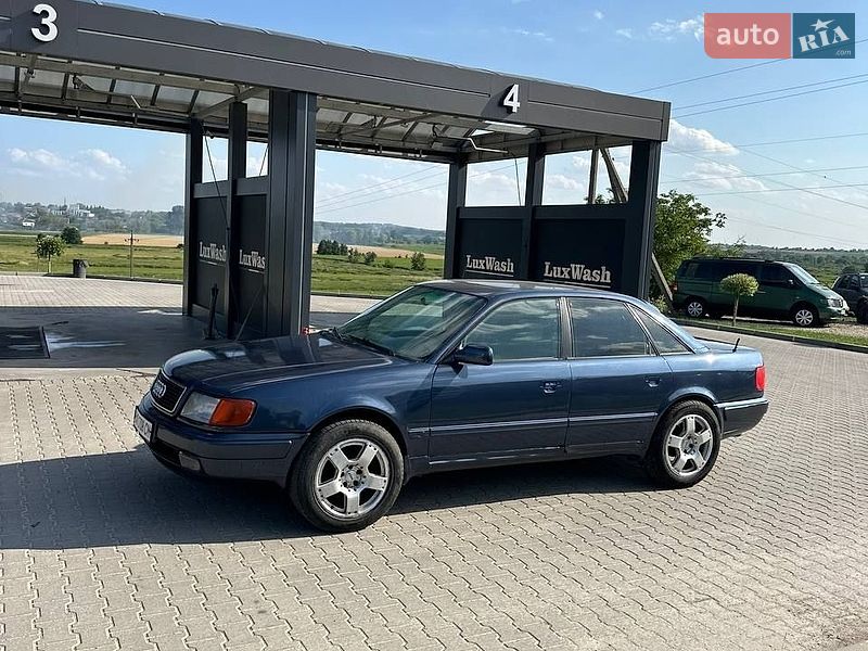 Седан Audi 100 1993 в Шумську