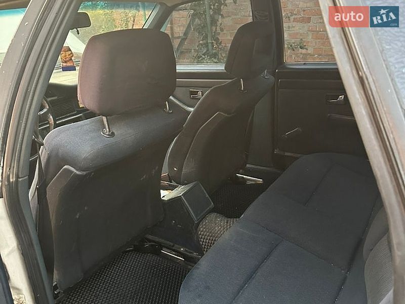 Седан Audi 100 1988 в Хмільнику