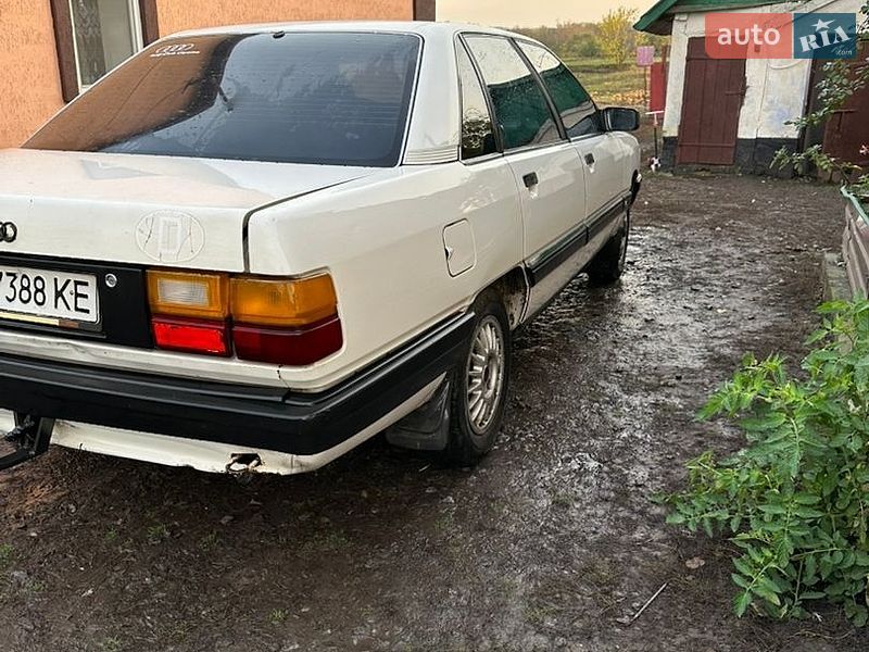 Седан Audi 100 1988 в Хмільнику