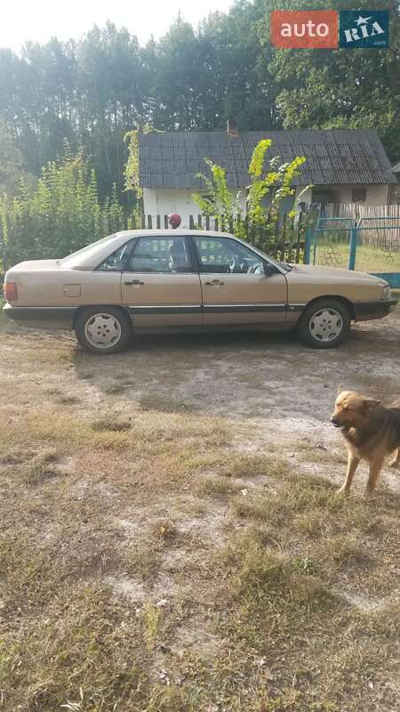 Седан Audi 200 1984 в Маневичах