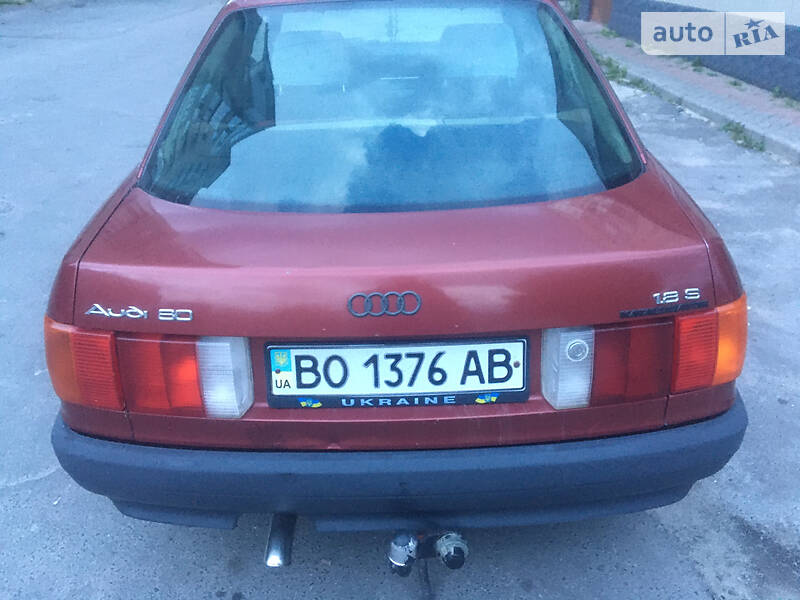 Седан Audi 80 1987 в Волочиске