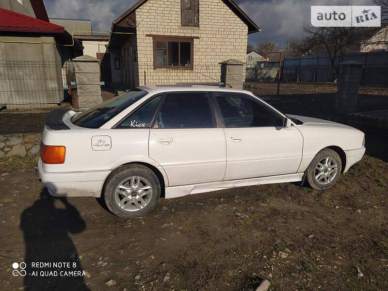 Седан Audi 80 1989 в Корце