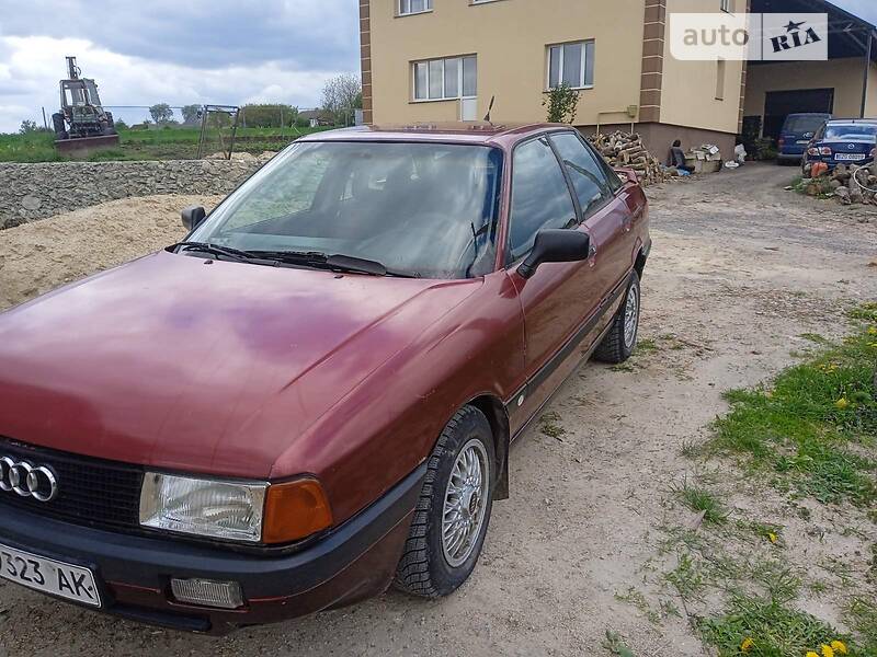 Седан Audi 80 1990 в Шумске