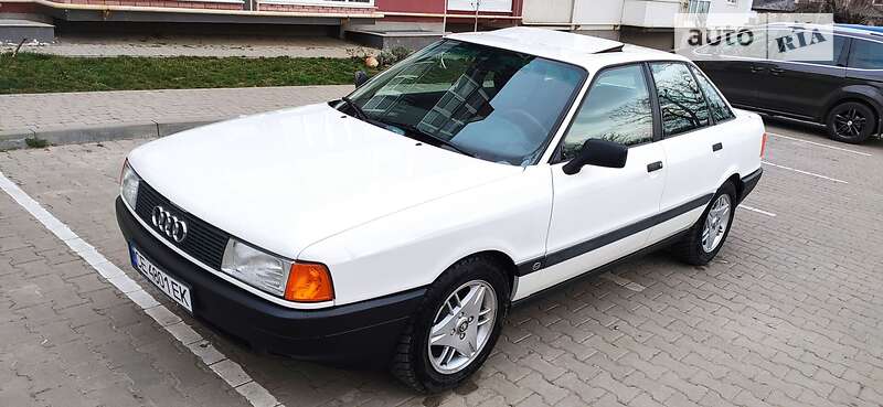 Седан Audi 80 1987 в Черновцах