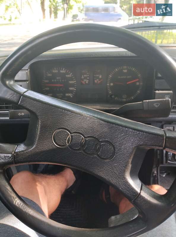 Седан Audi 80 1985 в Виноградові