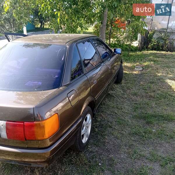 Седан Audi 80 1987 в Переяславе