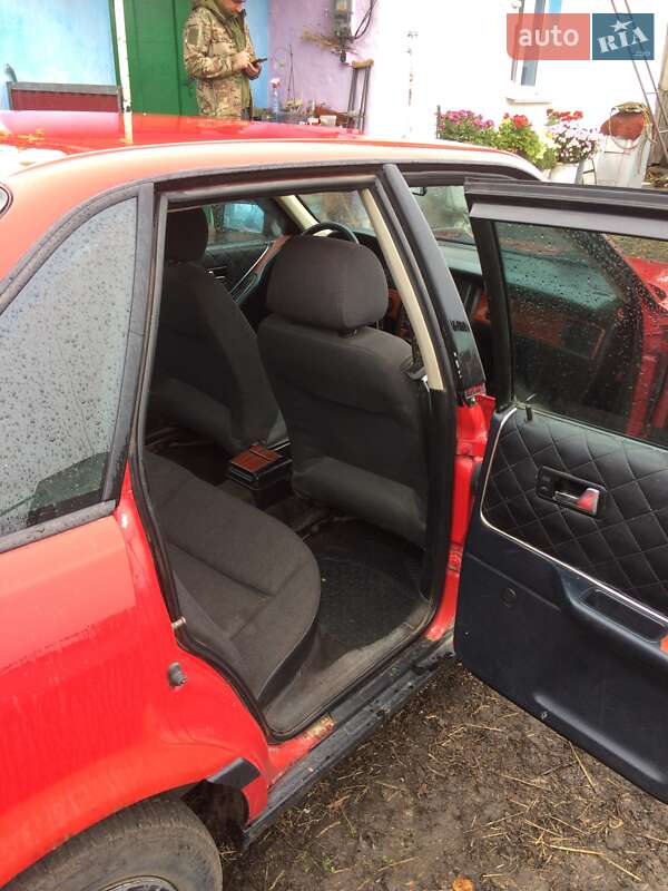 Седан Audi 80 1991 в Теофиполе