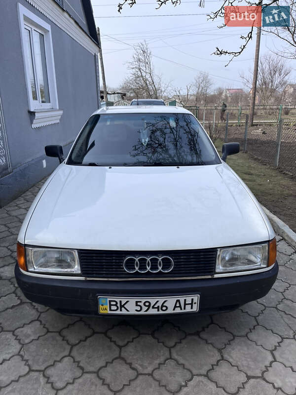 Седан Audi 80 1988 в Млиніві