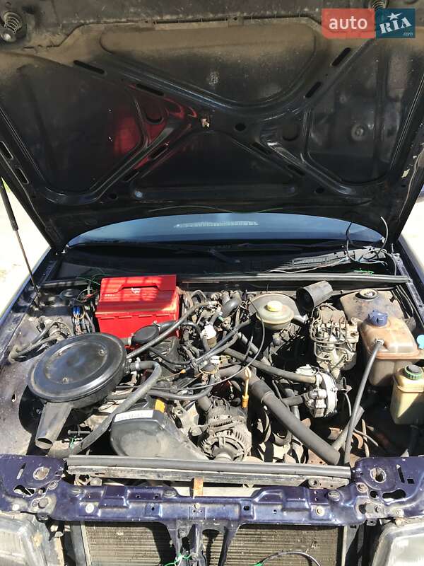 Седан Audi 80 1993 в Шацке