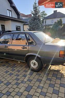 Седан Audi 80 1986 в Черновцах