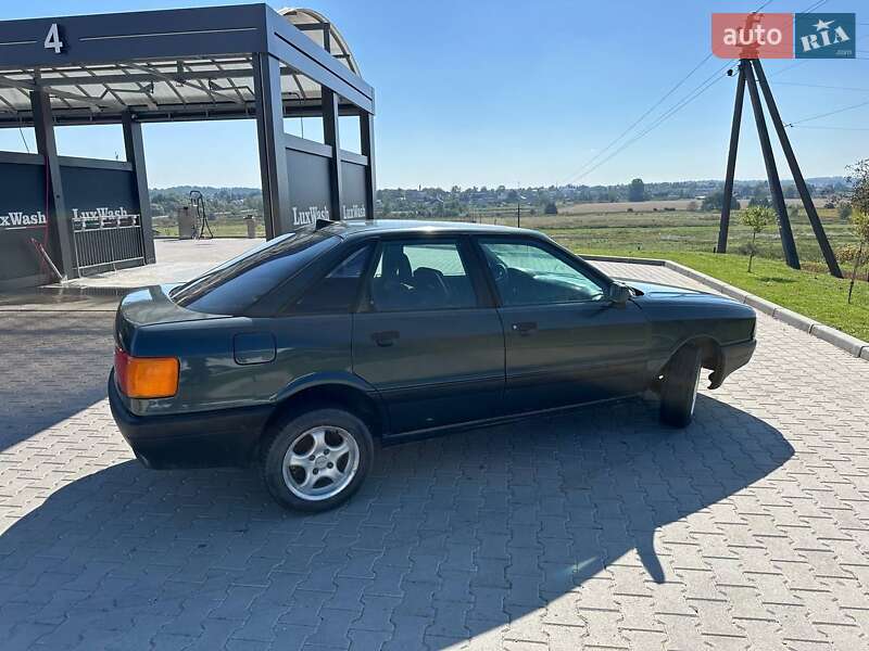 Седан Audi 80 1990 в Шумске