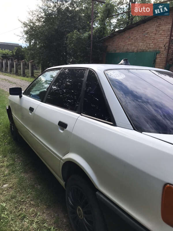 Седан Audi 80 1986 в Черновцах