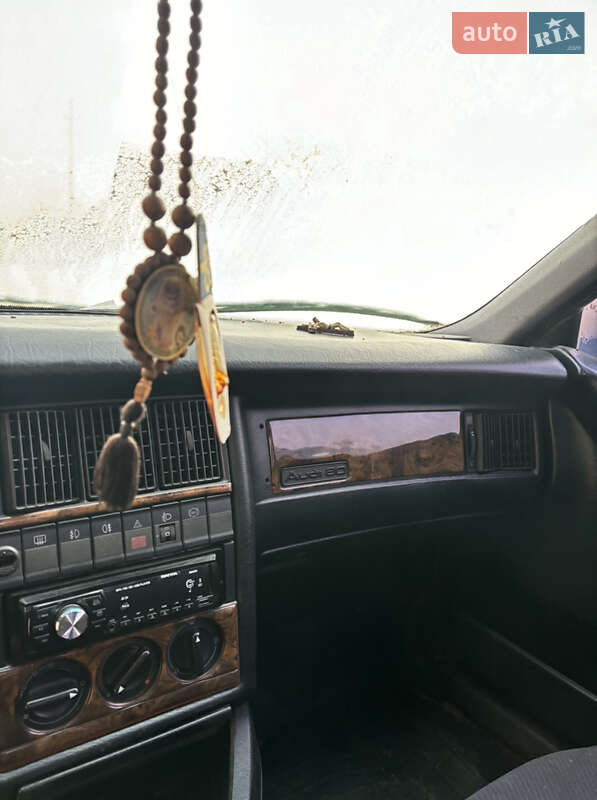 Седан Audi 80 1992 в Буську