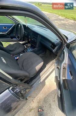 Седан Audi 80 1990 в 