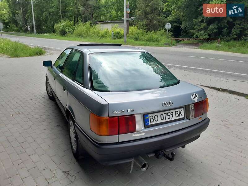 Седан Audi 80 1987 в Кременці