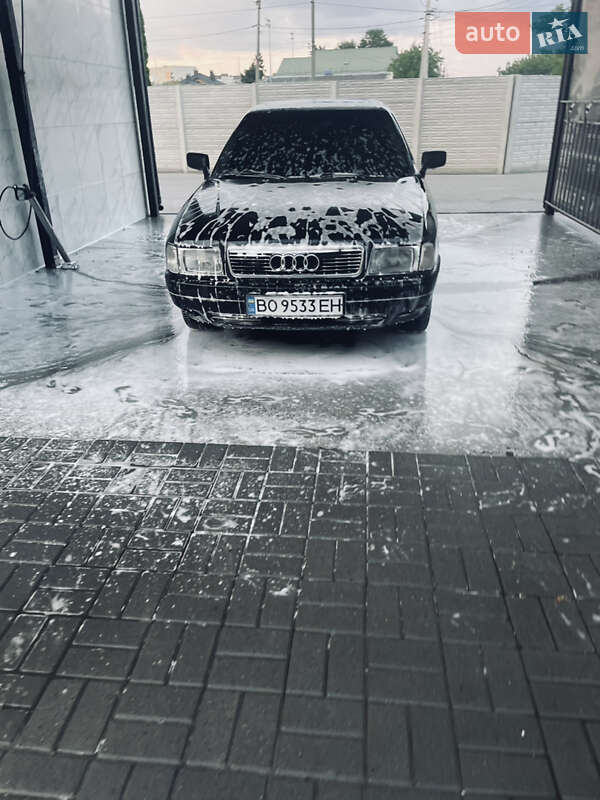 Седан Audi 80 1990 в 