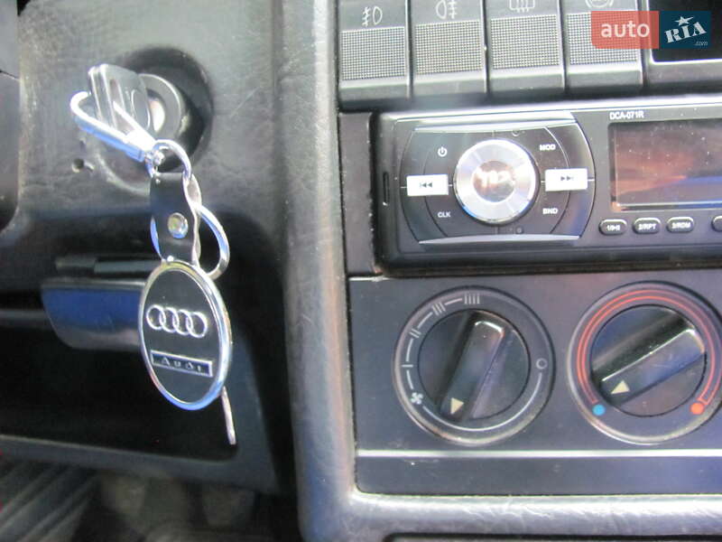 Седан Audi 80 1988 в Виноградові