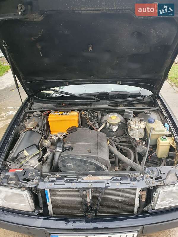 Универсал Audi 80 1993 в Киеве