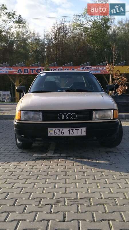 Седан Audi 80 1988 в  фото Седан Audi 80 1988 в