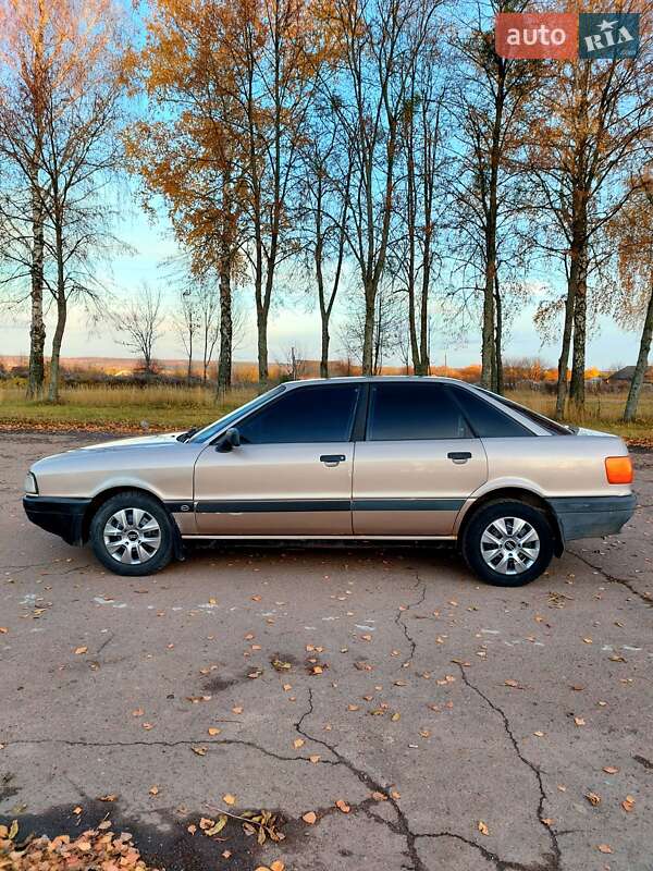 Седан Audi 80 1988 в Тростянце