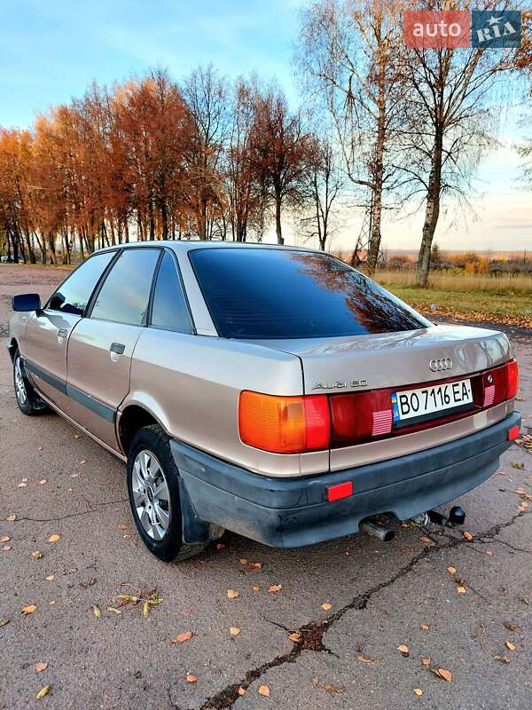 Седан Audi 80 1988 в Тростянце