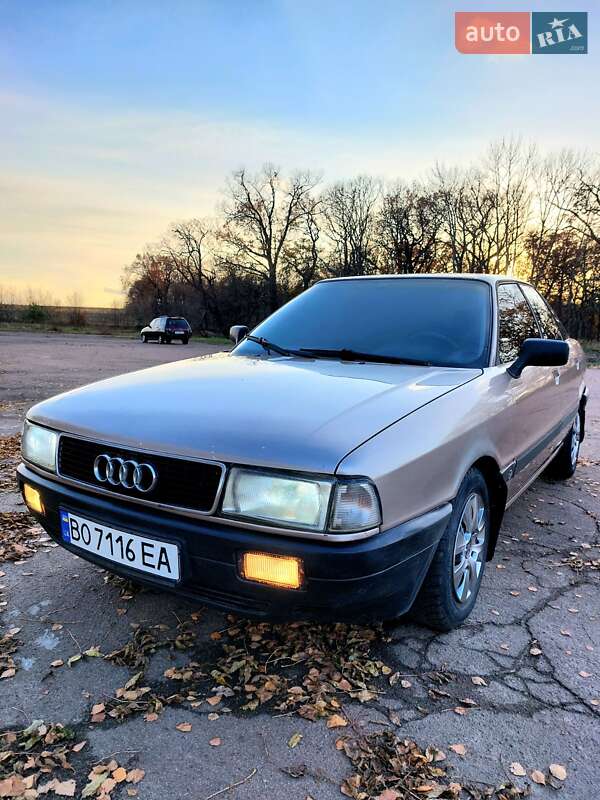 Седан Audi 80 1988 в Тростянце