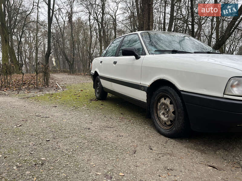 Седан Audi 80 1987 в Хотине