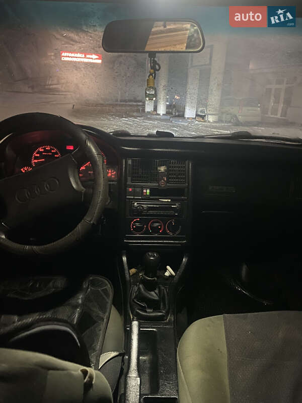 Седан Audi 80 1987 в Черновцах