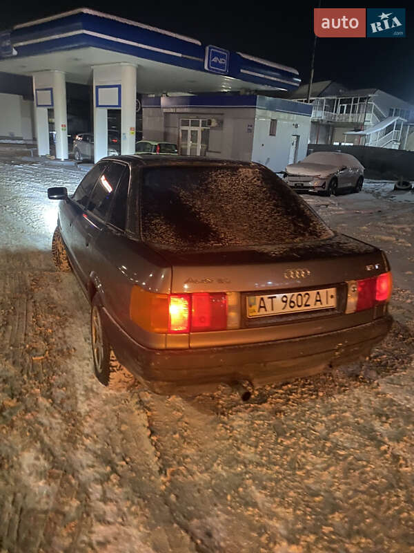 Седан Audi 80 1987 в Черновцах