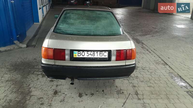 Седан Audi 80 1987 в Кременце