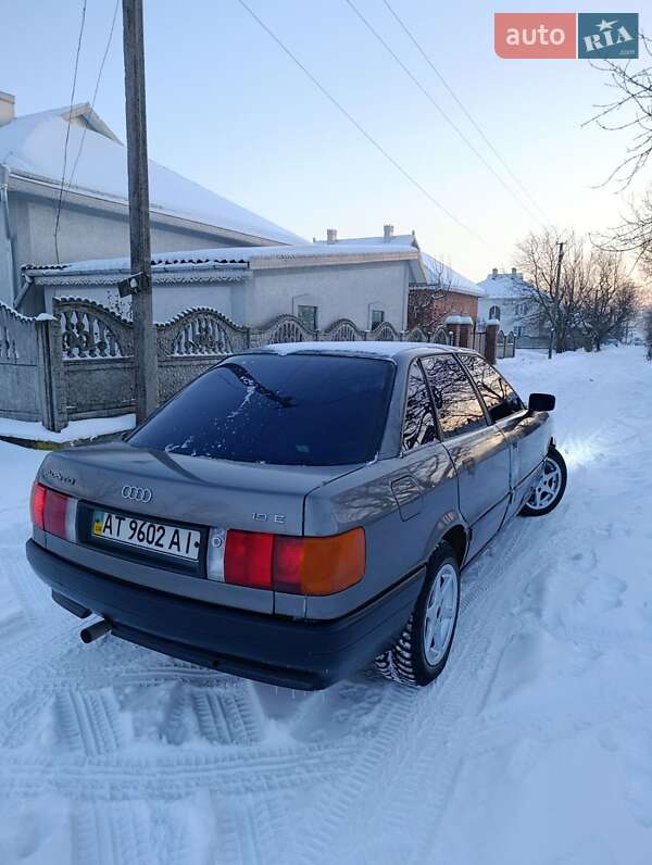 Седан Audi 80 1987 в Черновцах