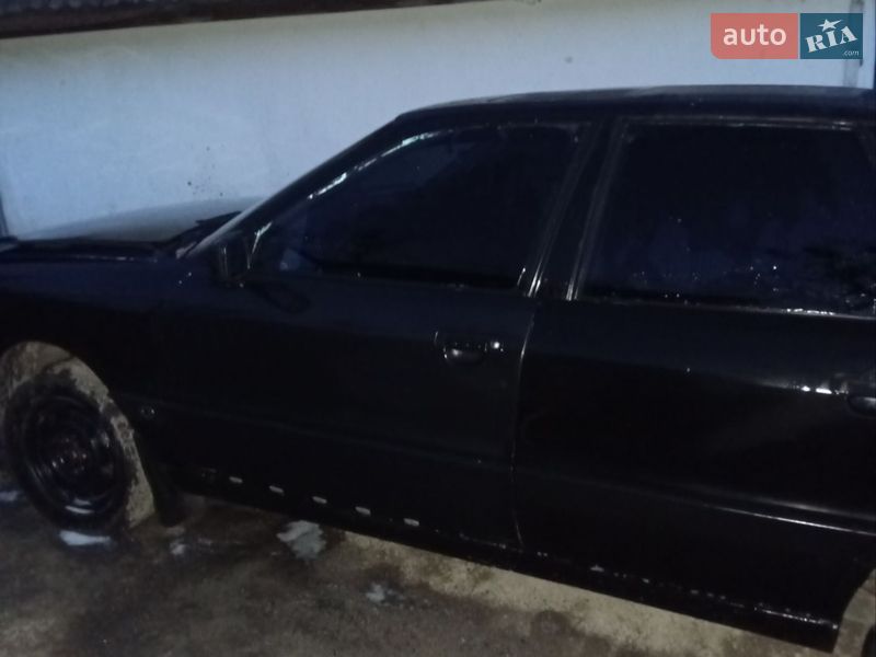 Седан Audi 80 1989 в Каневі