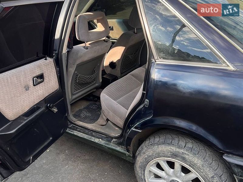 Седан Audi 80 1991 в Городке