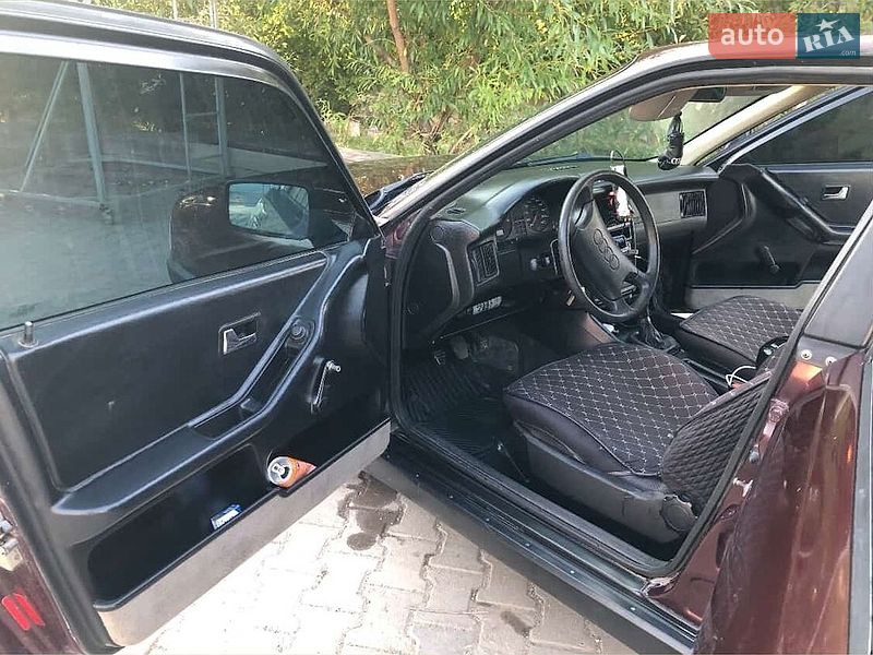 Седан Audi 80 1990 в Кельменцах