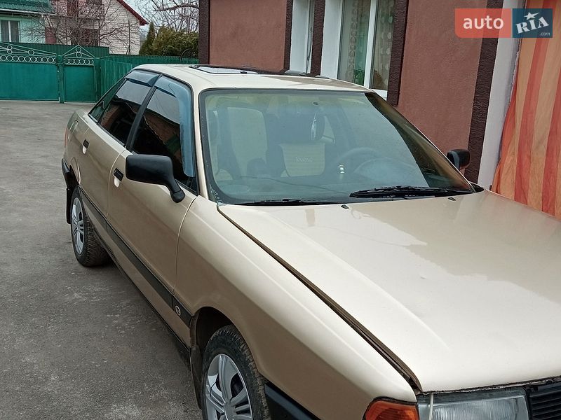 Седан Audi 80 1988 в Липовце