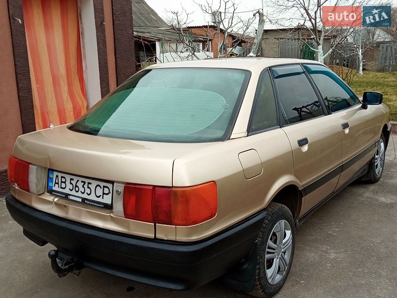 Седан Audi 80 1988 в Липовце